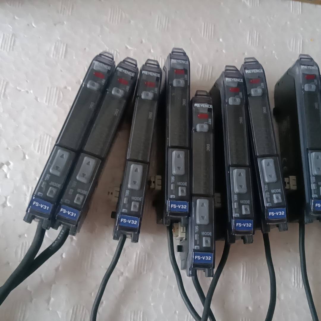 KEYENCE基恩士 光纤放大器 FS-V3议价 维修！！！