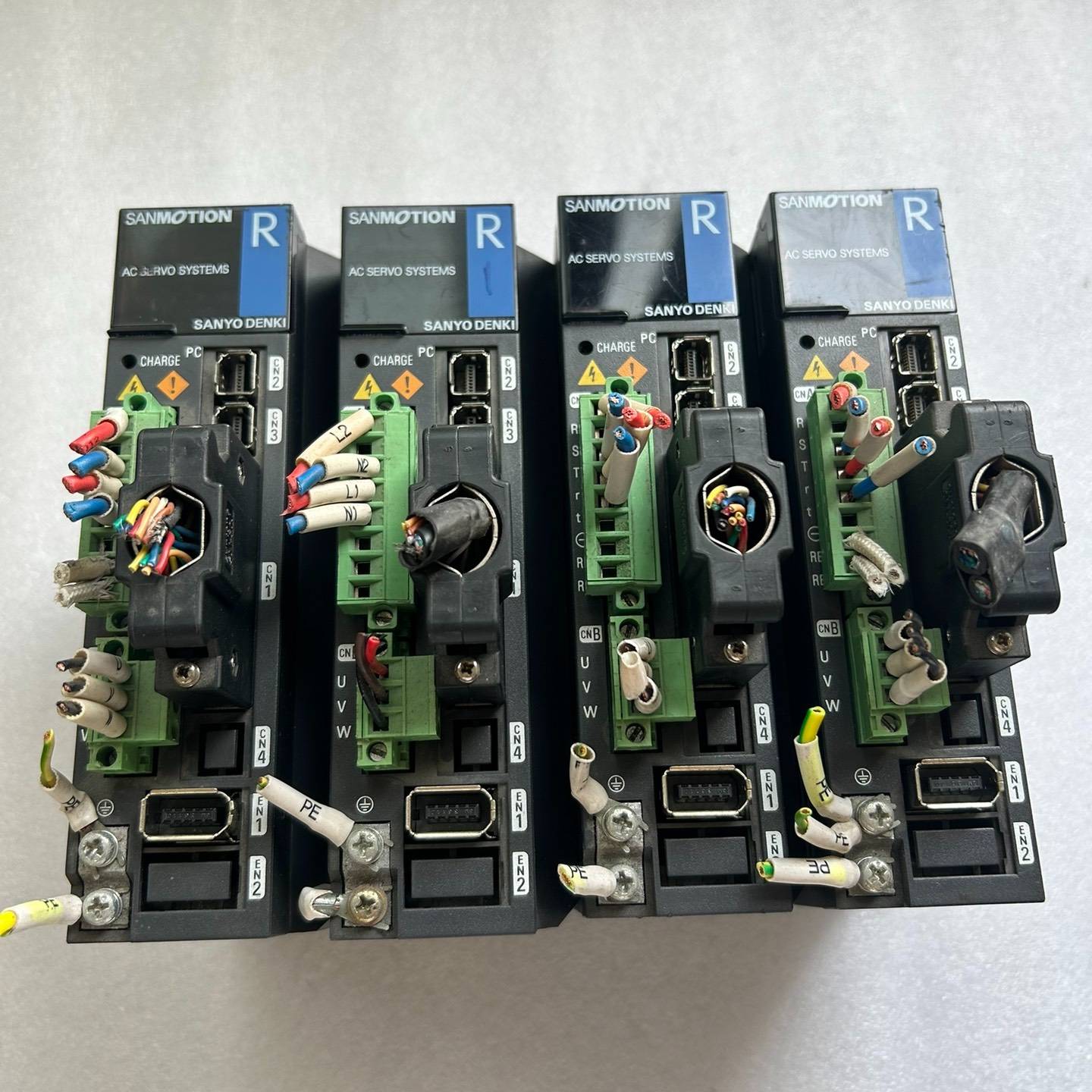 9新三洋伺服驱动器 ：RS2A03A0A议价 维修！！！