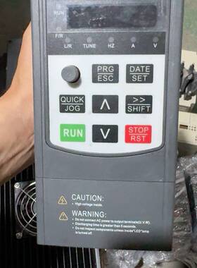 FRR500M-2.2G-T4 2.2KW 380V 变频器议价 维修！！！