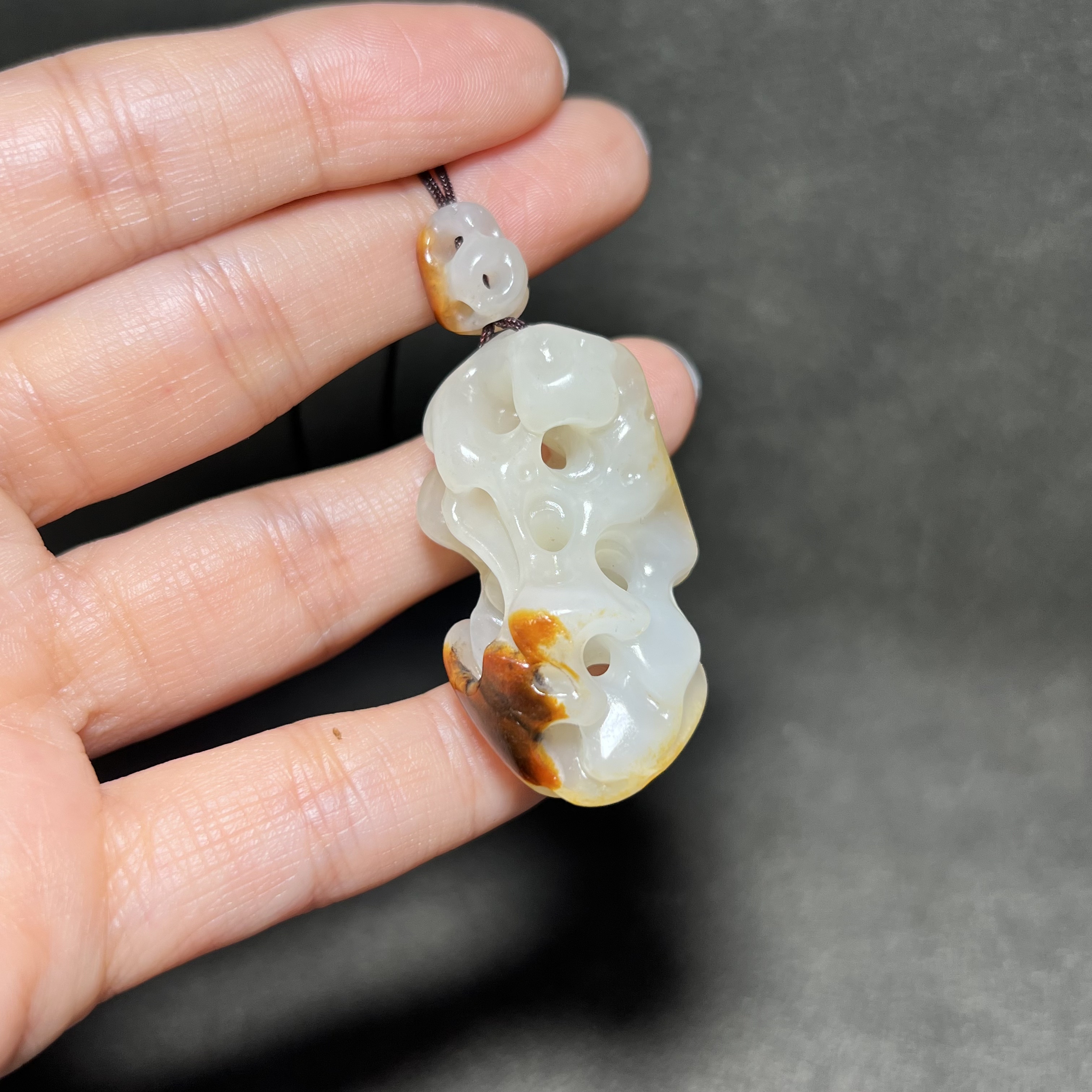 籽料太湖石独籽红皮挂件玉坠吊坠苏工精品男女款玉器玉佩玉坠镂空