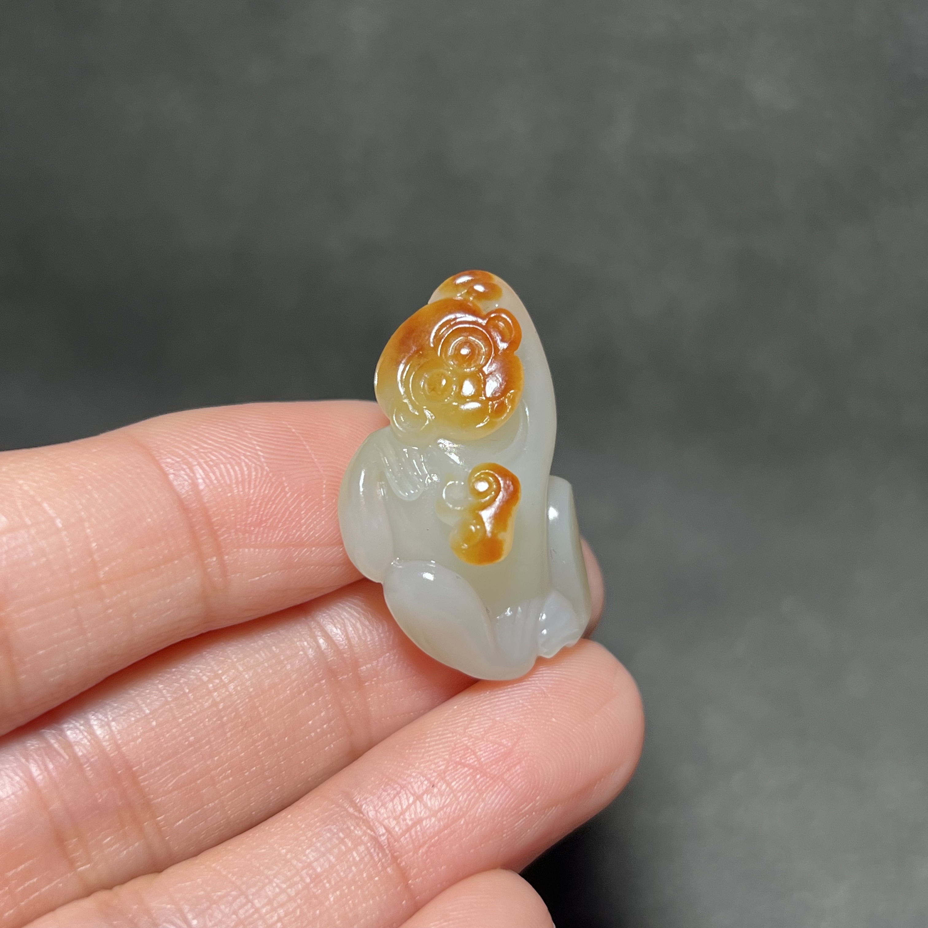 新疆和田玉籽料生肖猴吊坠苏工精品男女款玉器挂件玉佩玉坠把件