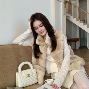 进口整皮獭兔毛皮草马甲女立领背心2026冬季新款年轻修身显瘦爆款