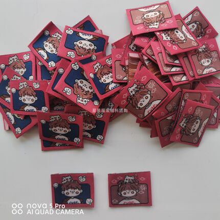 服装对折领标订做衣服商标定做织唛布标logo水洗标现货卡通标签