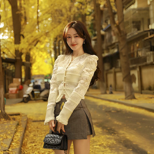 法式优雅气质名媛白色打揽钉珠拼接重工衬衫上衣女GFC2501003