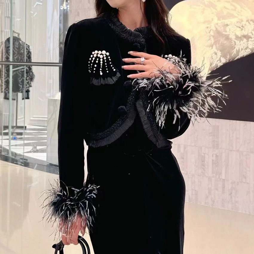 拉拉家2024冬季新款宫廷风鸵鸟毛拼接高级重工丝绒外套GZJ68075