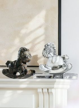 创意轻奢大理石摇摇马桌面摆件玄关茶桌书房软装饰乔迁礼