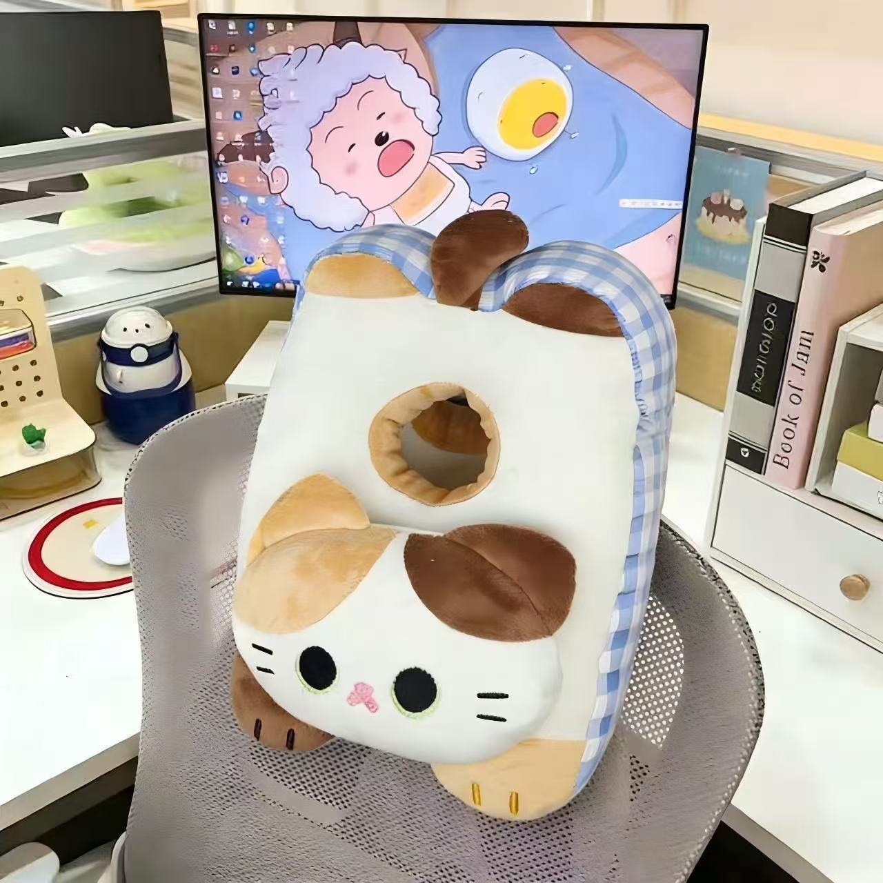 可爱猫咪趴趴教室办公室午睡枕图片