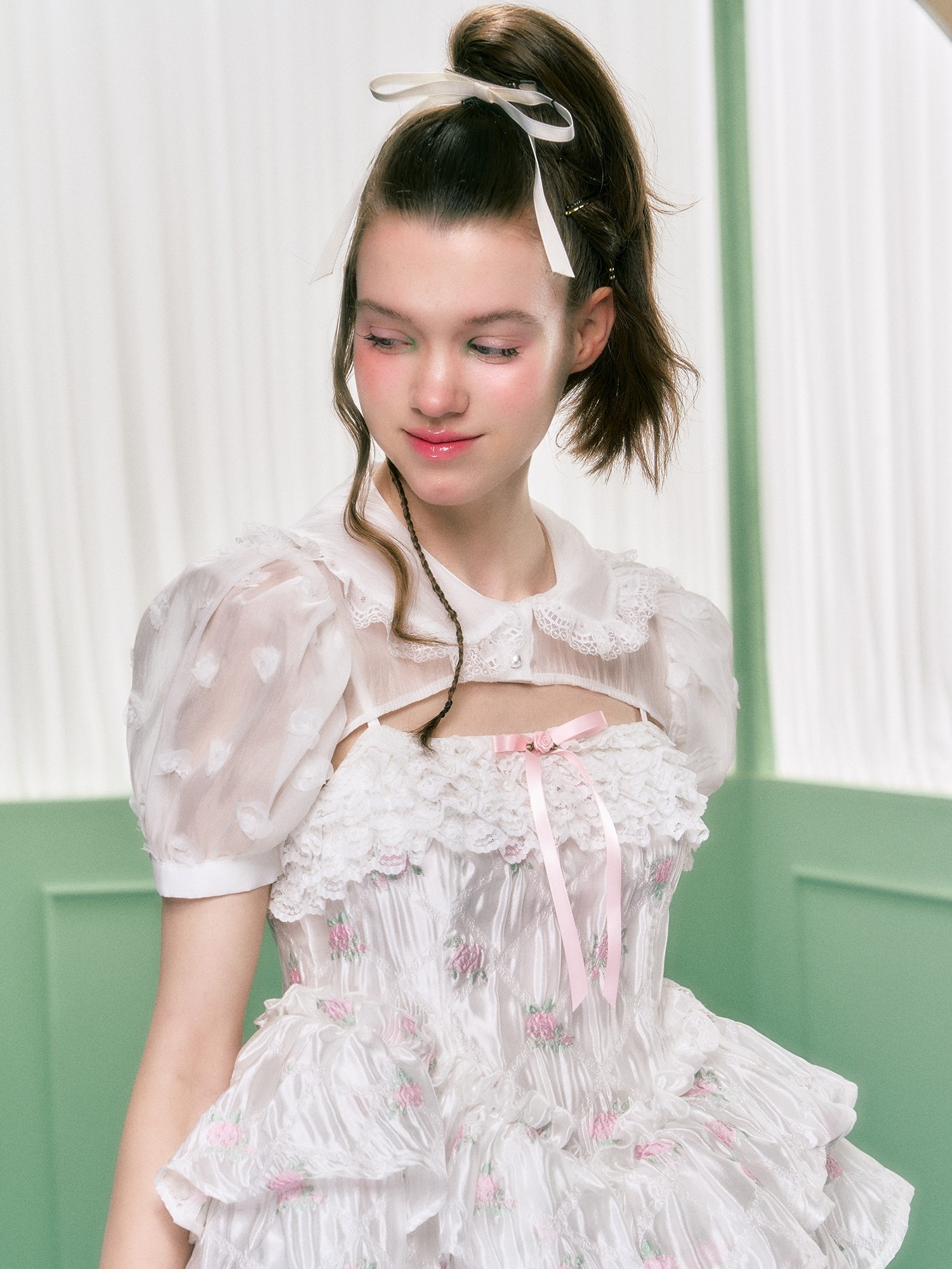 narrator原创设计白色粉色花朵刺绣泡泡袖短袖坎肩短外套