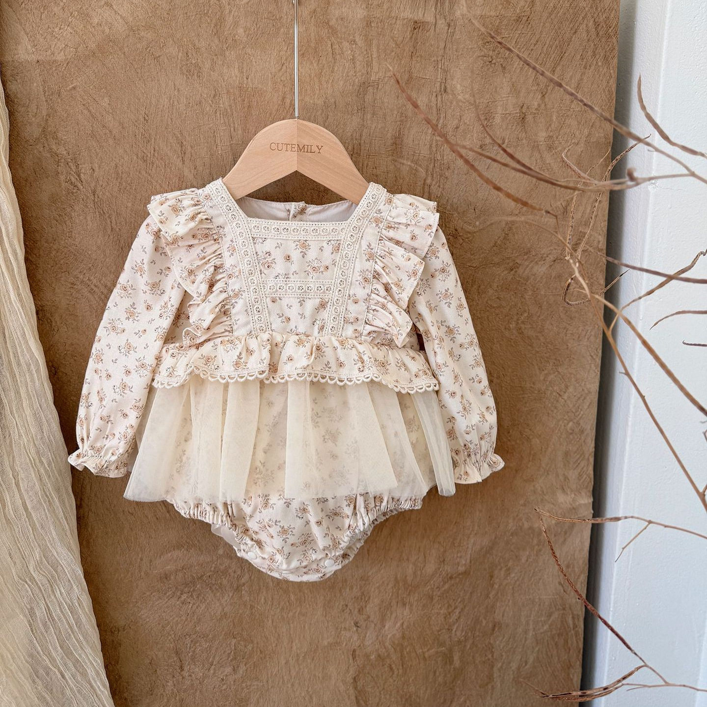 Cutemily女婴蕾丝裙摆连体衣碎花爬服女宝薄款 春秋长袖三角哈衣