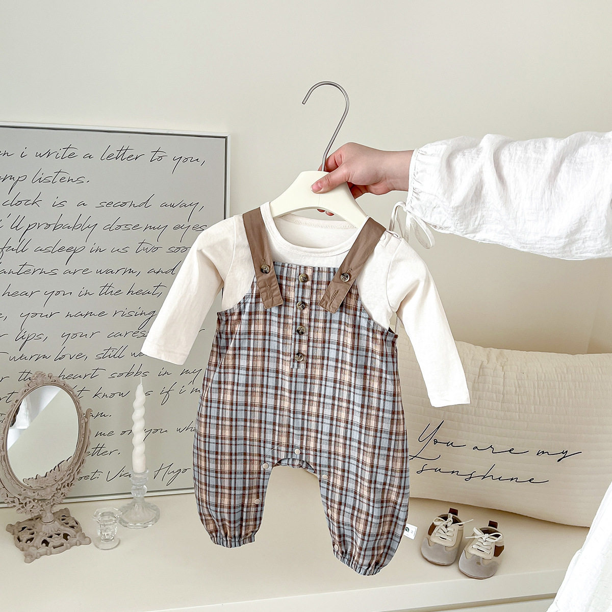 婴儿格子背带裤韩版春秋季百搭打底衫洋气男宝宝连体衣两件套春装