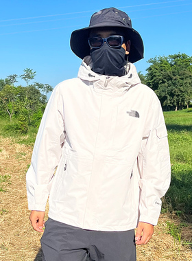 出口日韩男士轻量化冲锋衣男女同款户外茄克登山徒步外套挡风保暖