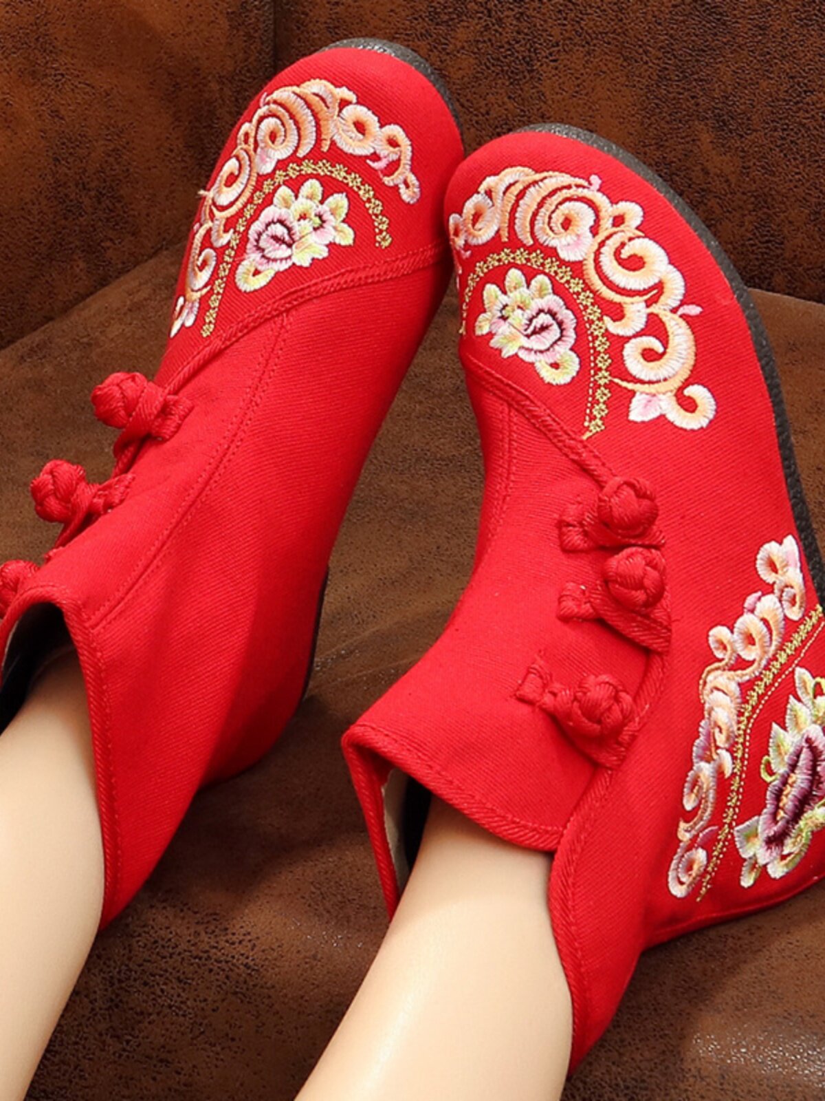 OLD BEIJING CLOTH SHOES NATIONAL STYLE WOMENS BOOTS EMBROIDERED MEDIUM TUBE BOOTS AUTUMN AND WINTER MODELS LADIES HEIGHTENED CLASSICAL FEMININE CLOTH BOOTS