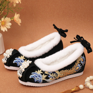 冬季加绒汉服鞋子女古风绣花鞋内增高珠子明制布鞋秀禾服保暖棉靴