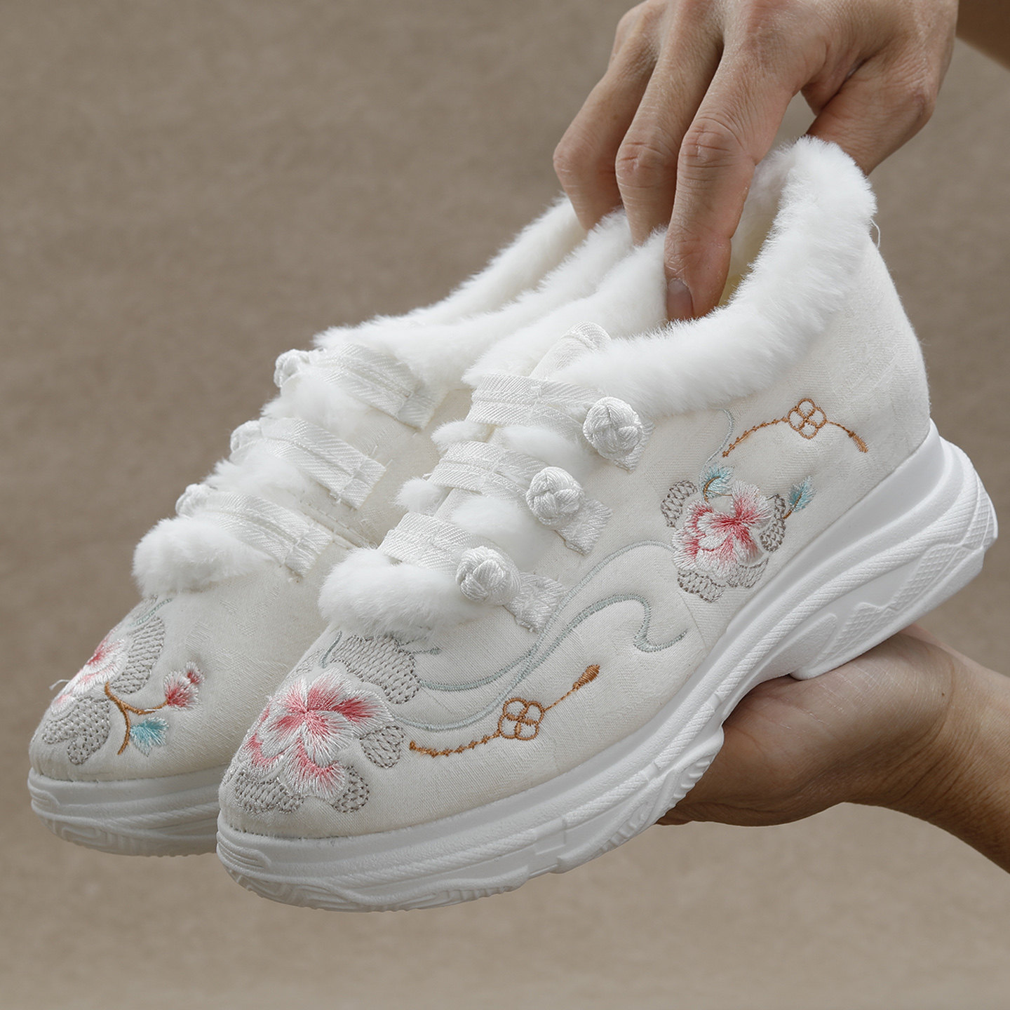 新中式毛口加绒绣花鞋女厚底保暖运动休闲国风刺绣小白鞋一脚蹬鞋,女鞋,绣花鞋,淘宝优惠券,粉丝福利购,淘宝优惠卷