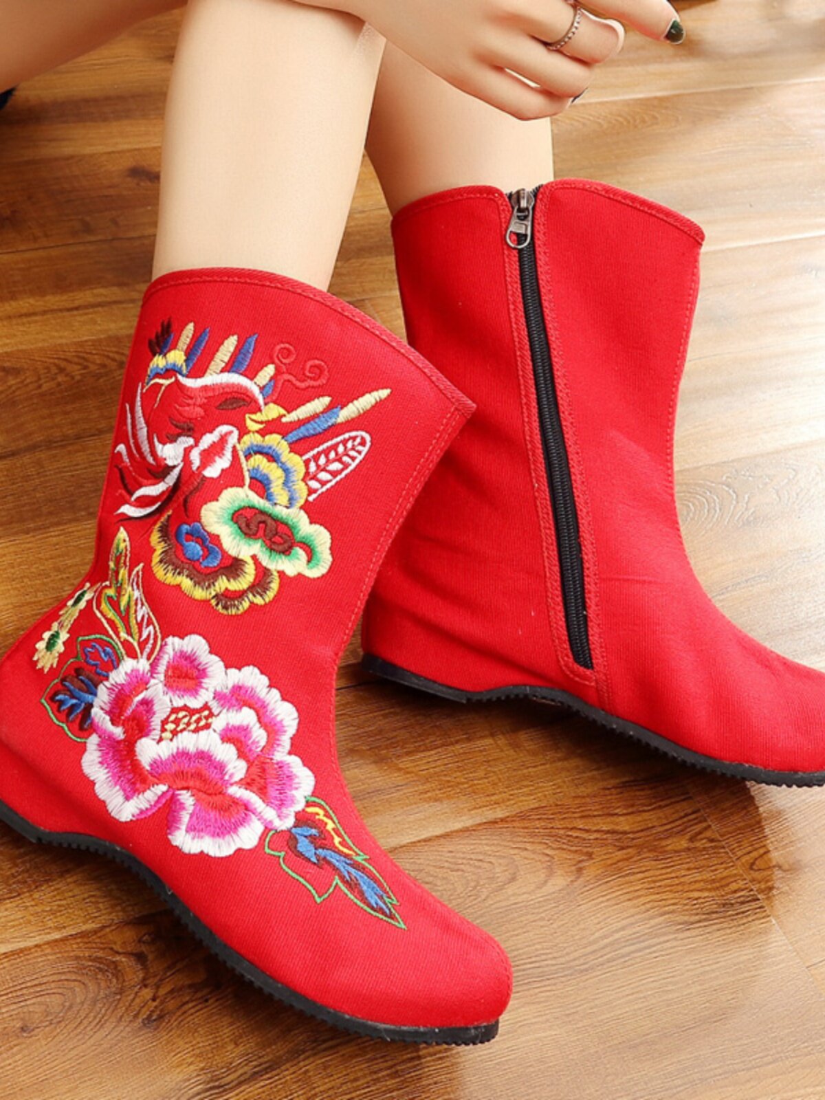 AUTUMN AND WINTER NEW EMBROIDERED BOOTS NATIONAL STYLE INNER HEIGHTENED WOMENS BOOTS OLD BEIJING CLOTH SHOES COW TENDON SOLES LACE-UP BOOTS COTTON SHOES