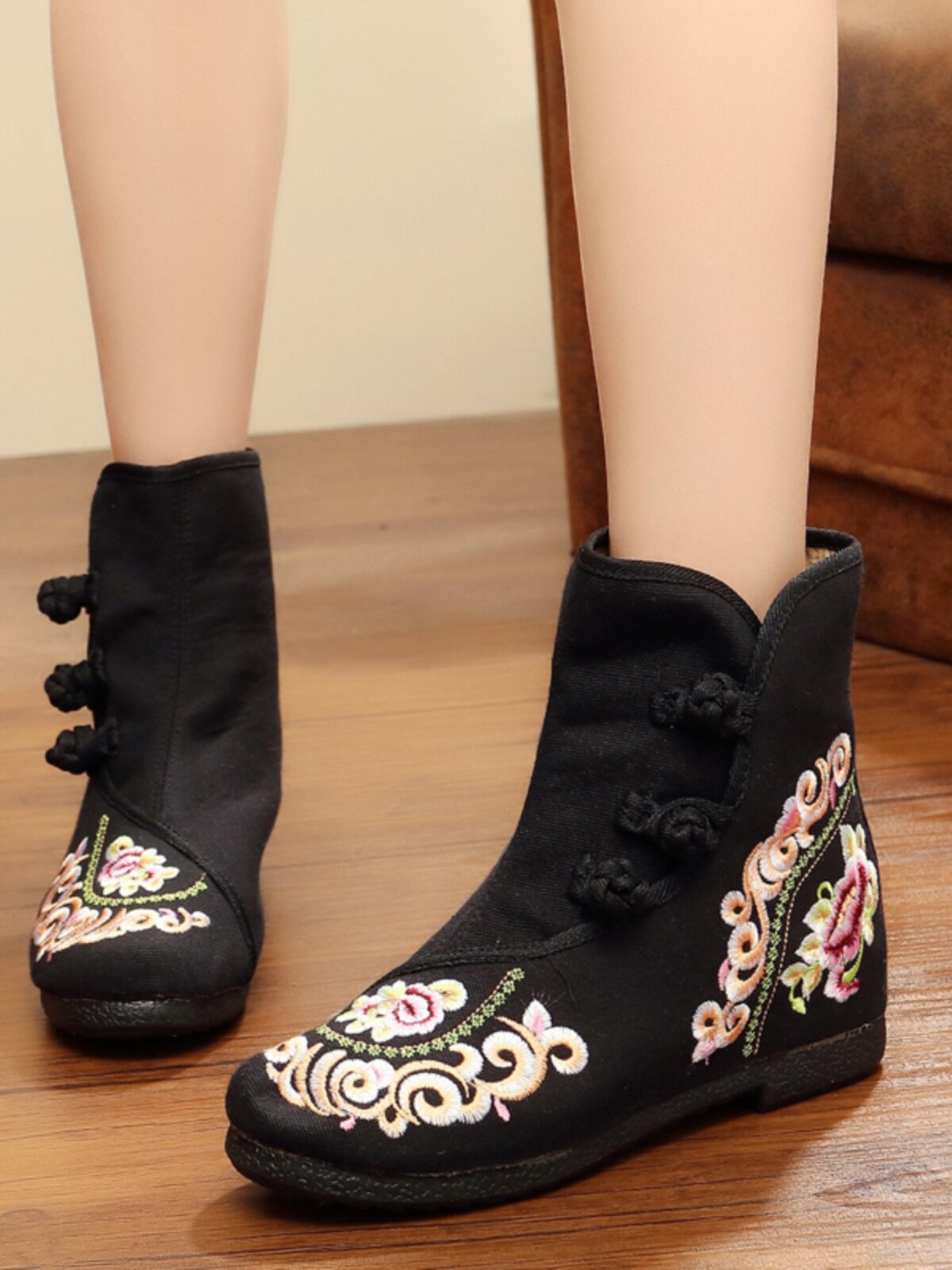 ETHNIC STYLE WOMENS BOOTS SINGLE BOOTS EMBROIDERED BOOTS AUTUMN AND WINTER WOMENS INNER HEIGHT CLASSICAL CLOTH SHOES OLD BEIJING CLOTH BOOTS BOOTS