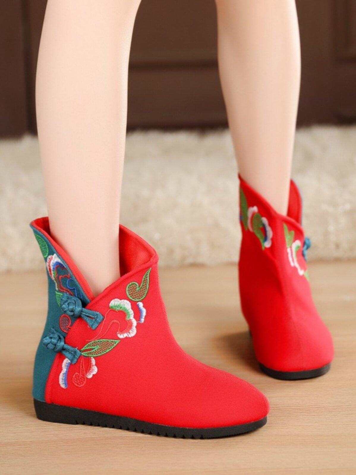 AUTUMN AND WINTER BOOTS WINTER OLD BEIJING CLOTH SHOES FLAT FLAT HEEL EMBROIDERED BOOTS ETHNIC STYLE BUCKLE SHOES WOMENS BOOTS COTTON BOOTS CLOTH BOOTS