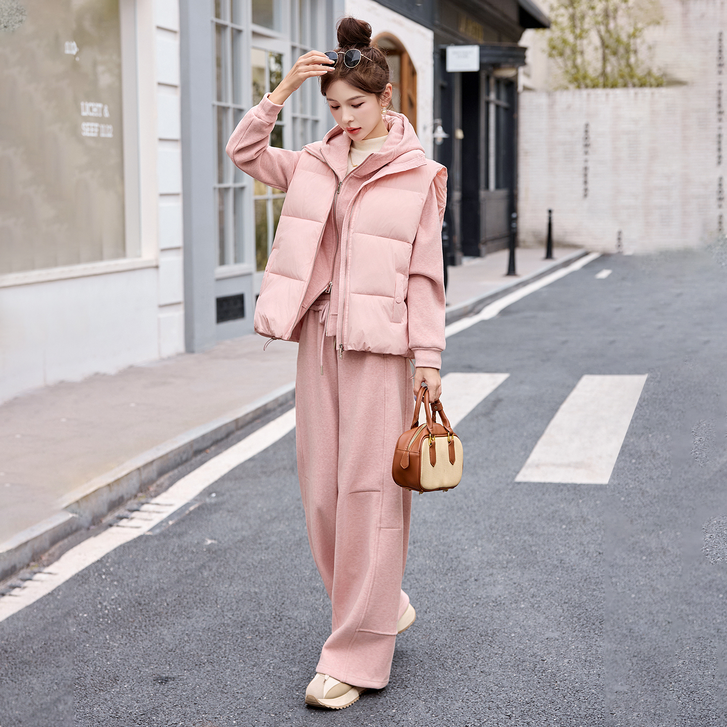 休闲运动套装女冬季新款韩版洋气棉马甲连帽加绒卫衣阔腿裤三件套