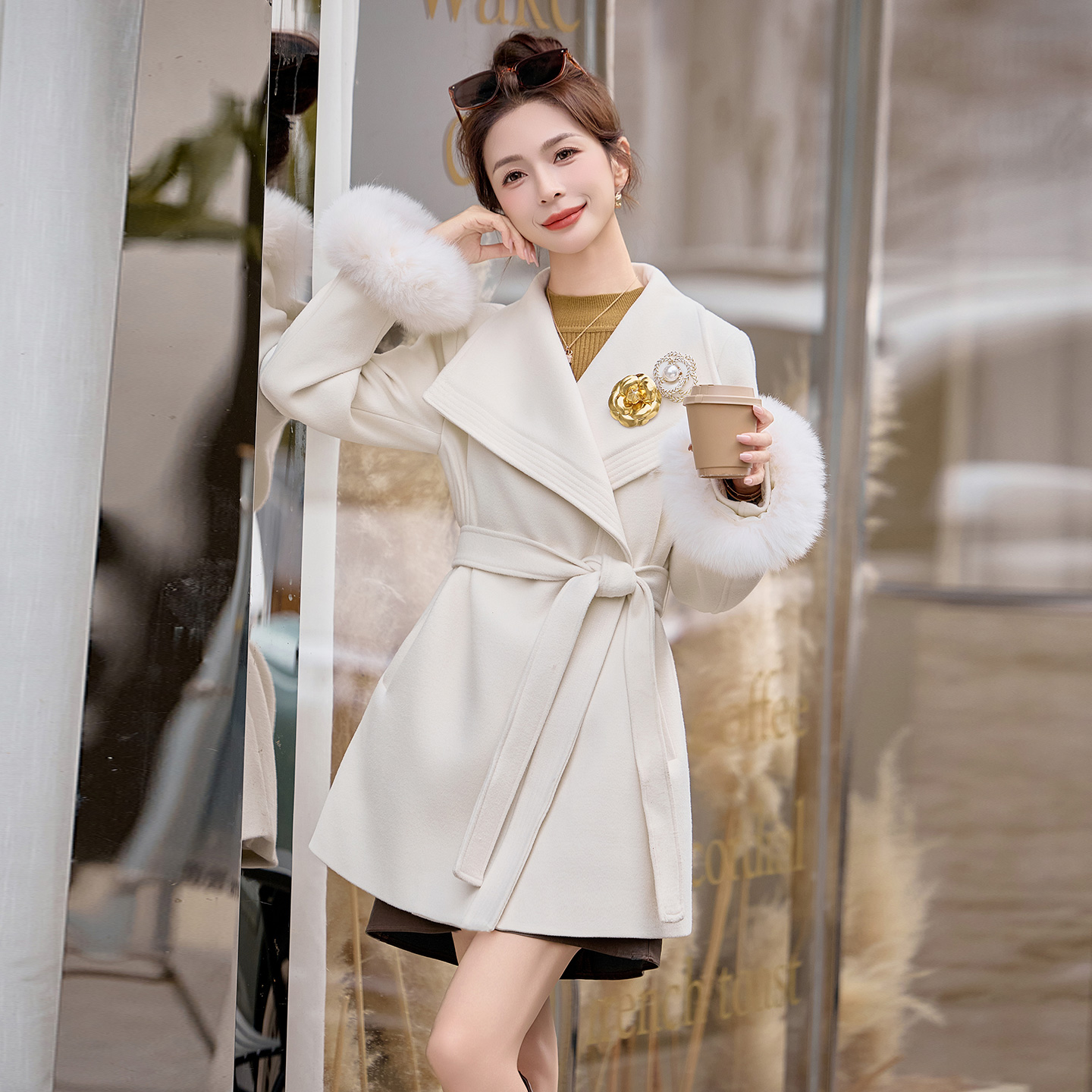 高级感气质白色羽绒内胆外套