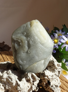 和田玉点墨青花籽料锦灰堆手把件