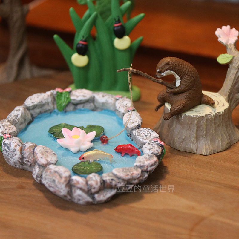 荷花池塘小猫水獭钓鱼摆件