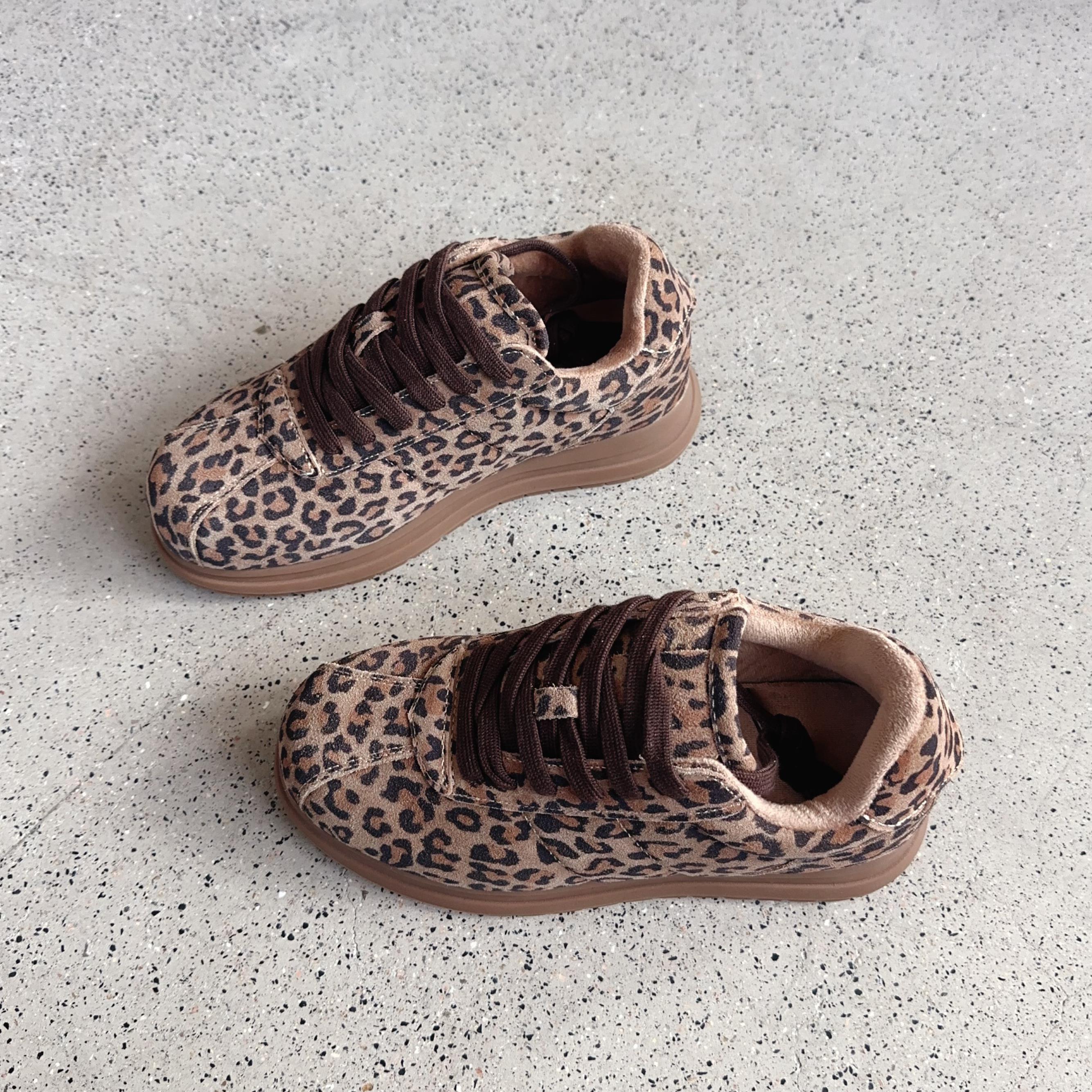 真皮加绒德训鞋女2025冬季新款百搭舒适系带阿甘鞋休闲运动棉鞋潮