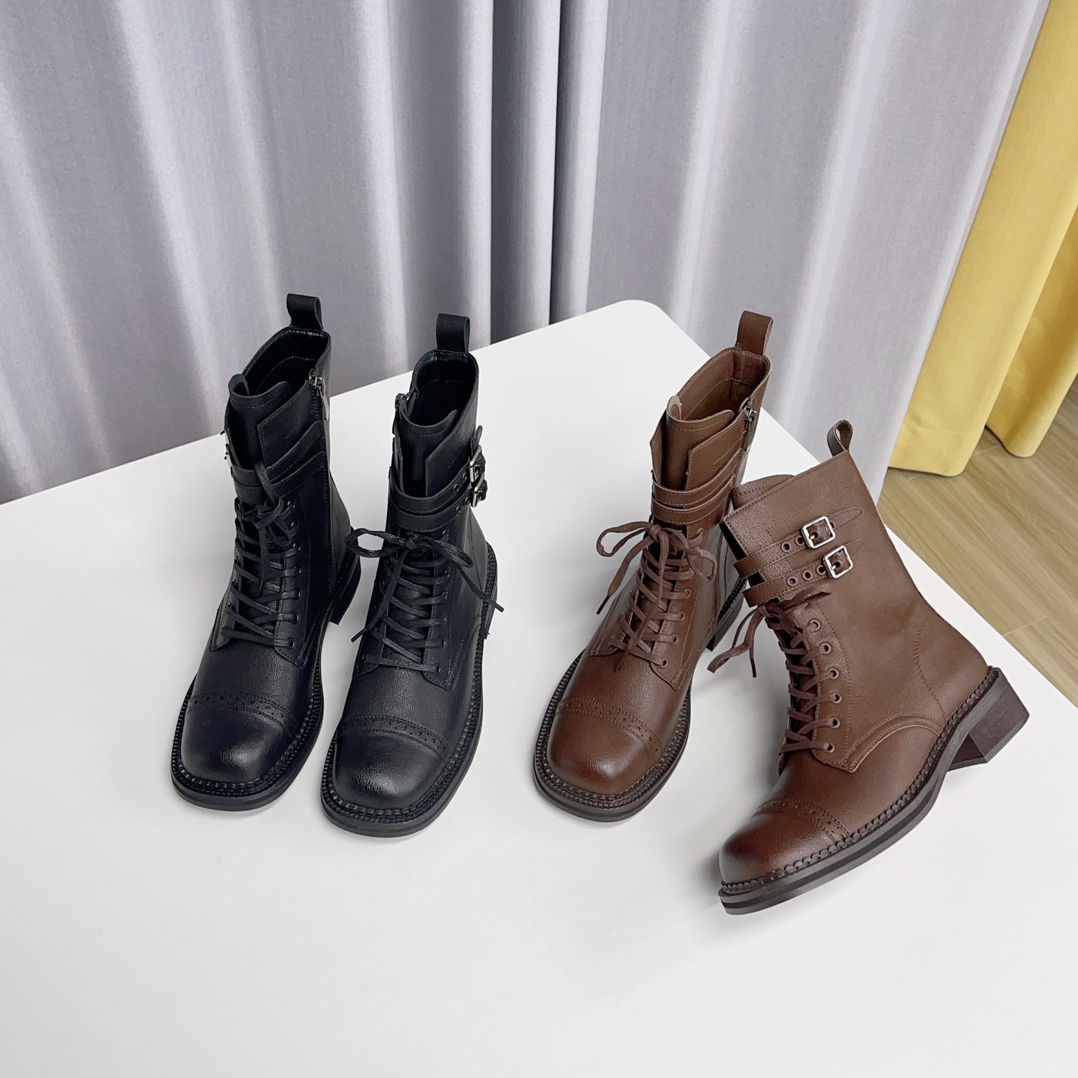 英伦复古皮带扣马丁靴