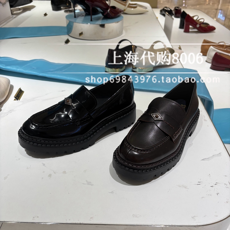 思加图2025秋季女鞋一脚蹬复古