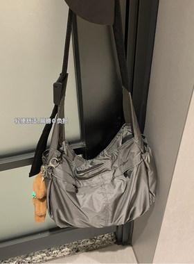 轻便防水尼龙托特包布多口袋大容量休闲百男女通用搭单肩斜挎女包