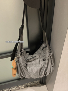 轻便防水尼龙托特包布多口袋大容量休闲百男女通用搭单肩斜挎女包