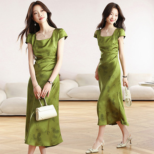2026夏季 轻奢方领显白绿色缎面印花连衣裙温柔名媛淑女长裙子 法式