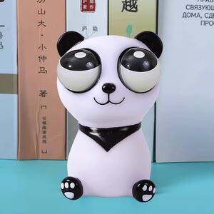 创意可爱手握爆眼熊猫摆件大眼睛会动的桌面装饰减压瞪眼儿童玩具