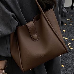 秋冬覆古大容量上班通勤包女式2025新款高级感百搭纯色单肩托特包