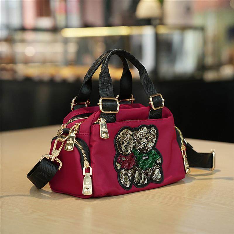 今年流行爆款手提斜挎包2025新款百搭小熊波士顿枕头包小包包防水