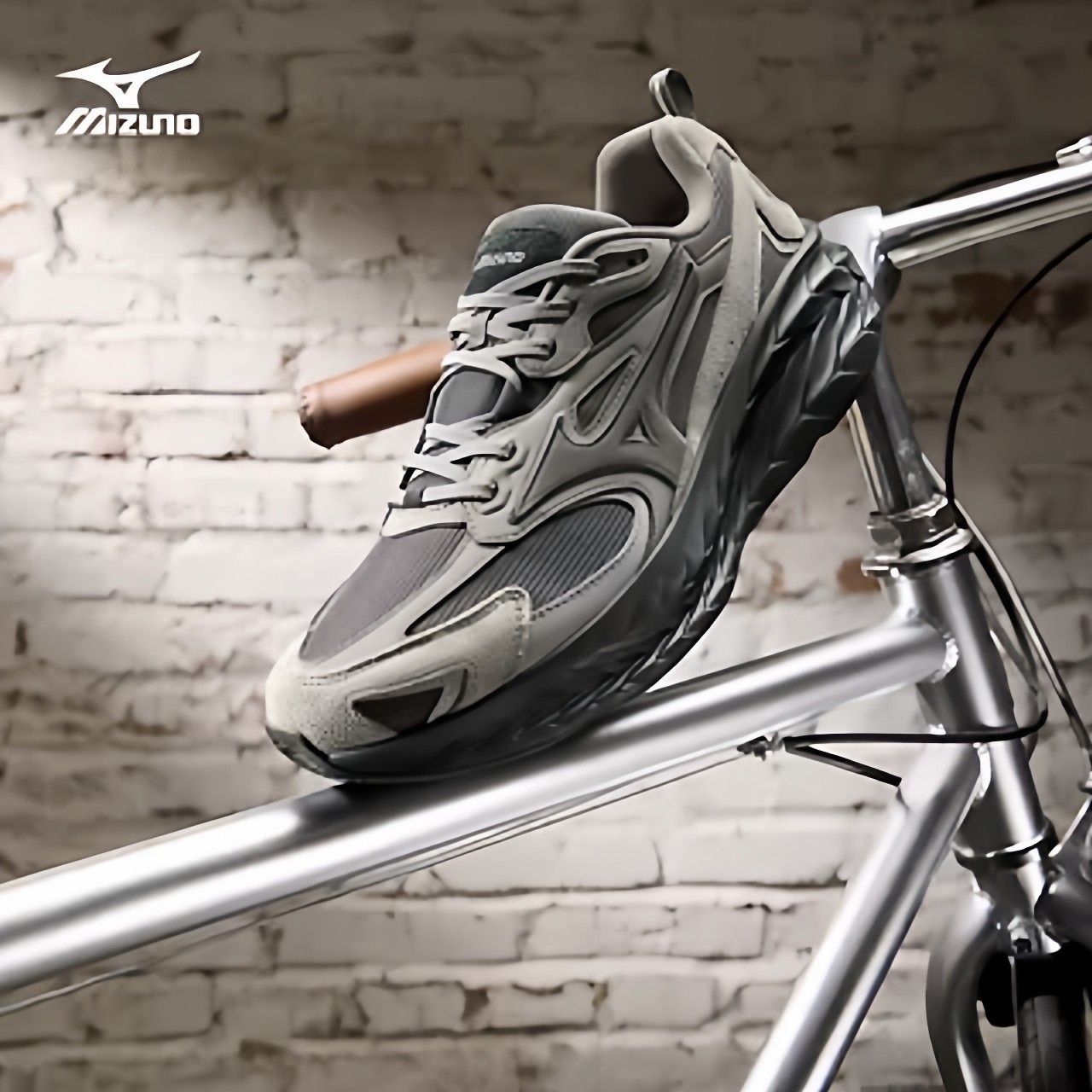 MIZUNO/美津浓官方男鞋 ASTRO LS 26新款复古时尚厚底缓震跑步鞋,运动鞋new,跑步鞋,淘宝优惠券,粉丝福利购,淘宝优惠卷