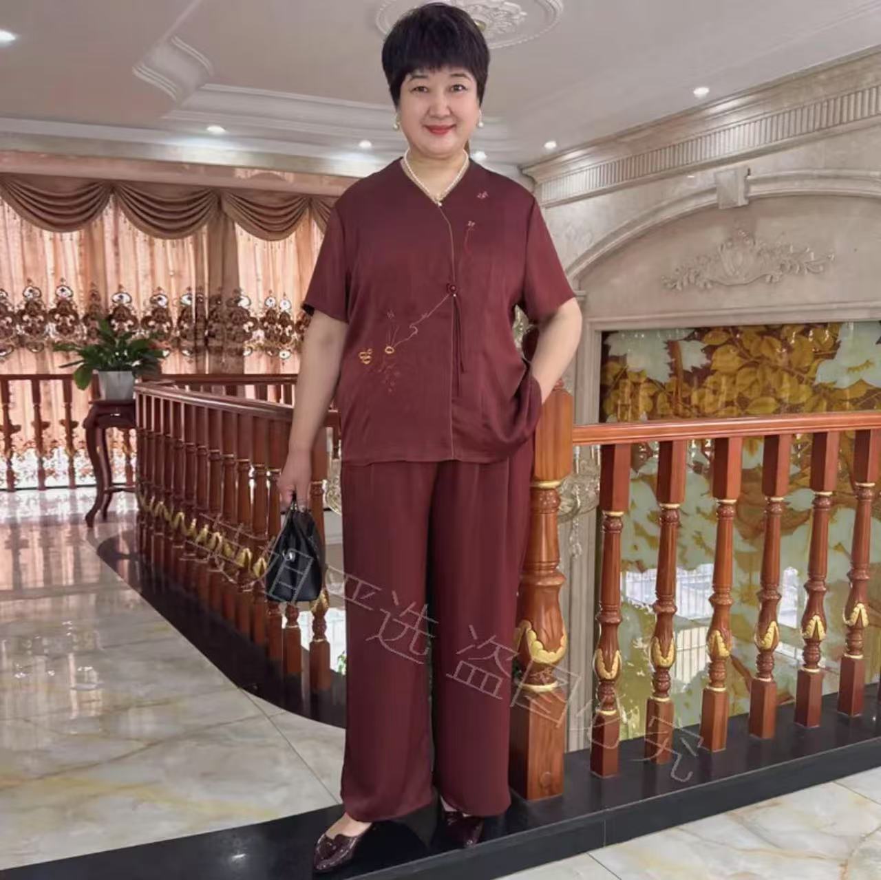 妈妈夏装复古仿真丝短袖套装2025夏季新款宽松大码薄款刺绣两件套