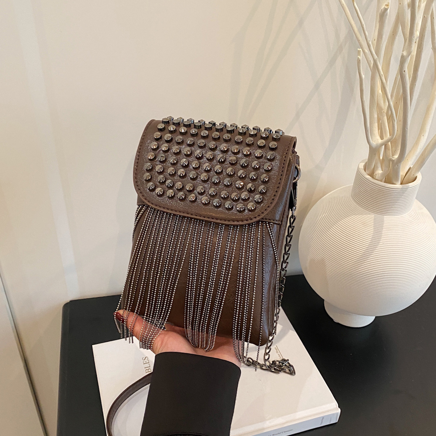 日韩版流苏斜挎小包包女2026新款潮迷你链条手机包百搭洋气单肩包