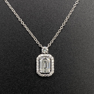 满钻香水瓶钻石吊坠18K白金锁骨项链1.01克拉人工培育祖母绿钻石
