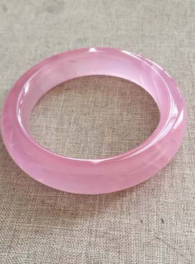 新货天然莫桑比克粉晶手镯粉润粉晶臂镯大圈口女神范霸气玛瑙玉髓