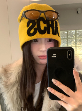 韩版字母针织冷帽女冬季大头围保暖护耳帽显脸小包头帽黄色毛线帽