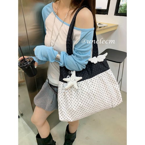 韩系慵懒黑白撞色波点翅膀裙摆包