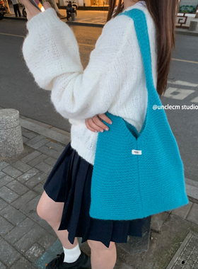 韩系简约含羊毛针织单肩包女秋冬季小众设计感手工钩织百搭手提包