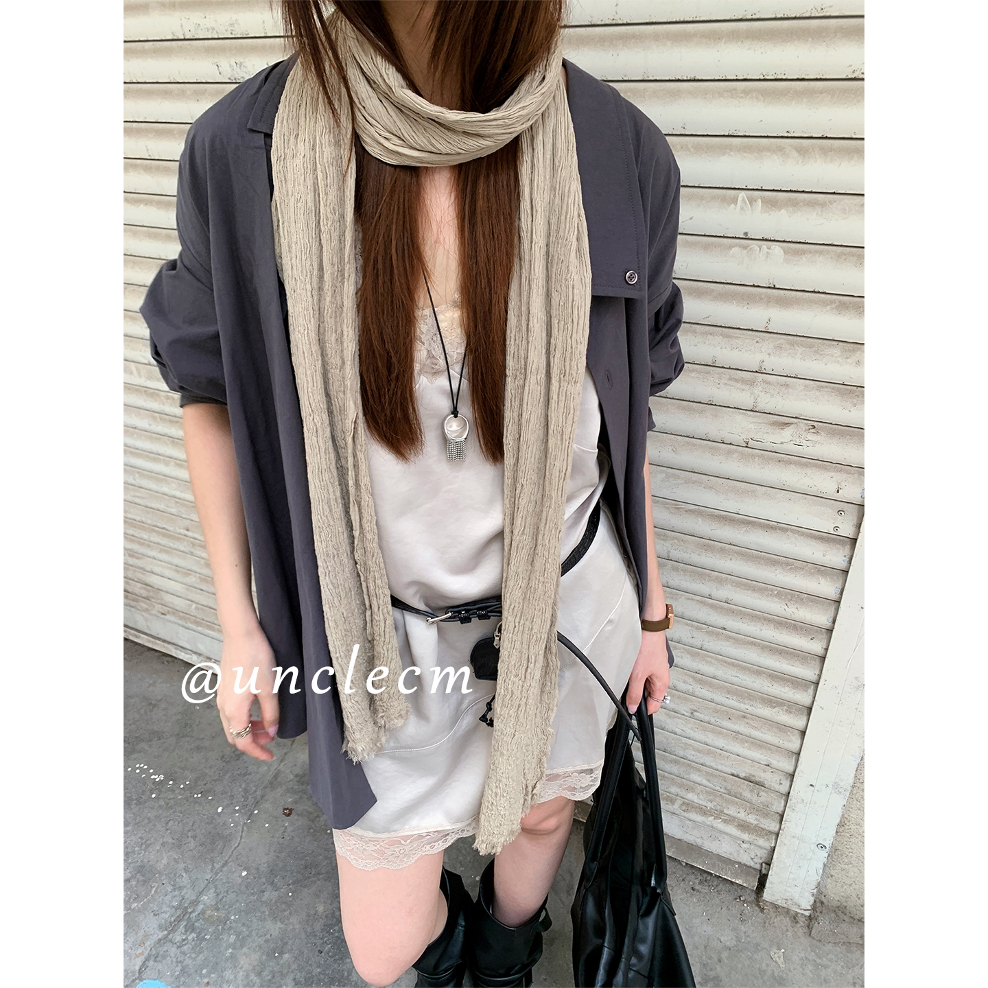 文艺风毛边褶皱细长条系脖丝巾女2026年早秋小众围巾披肩装饰围脖