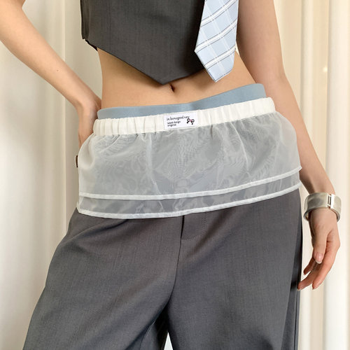 韩系氛围感白色蕾丝屁帘女