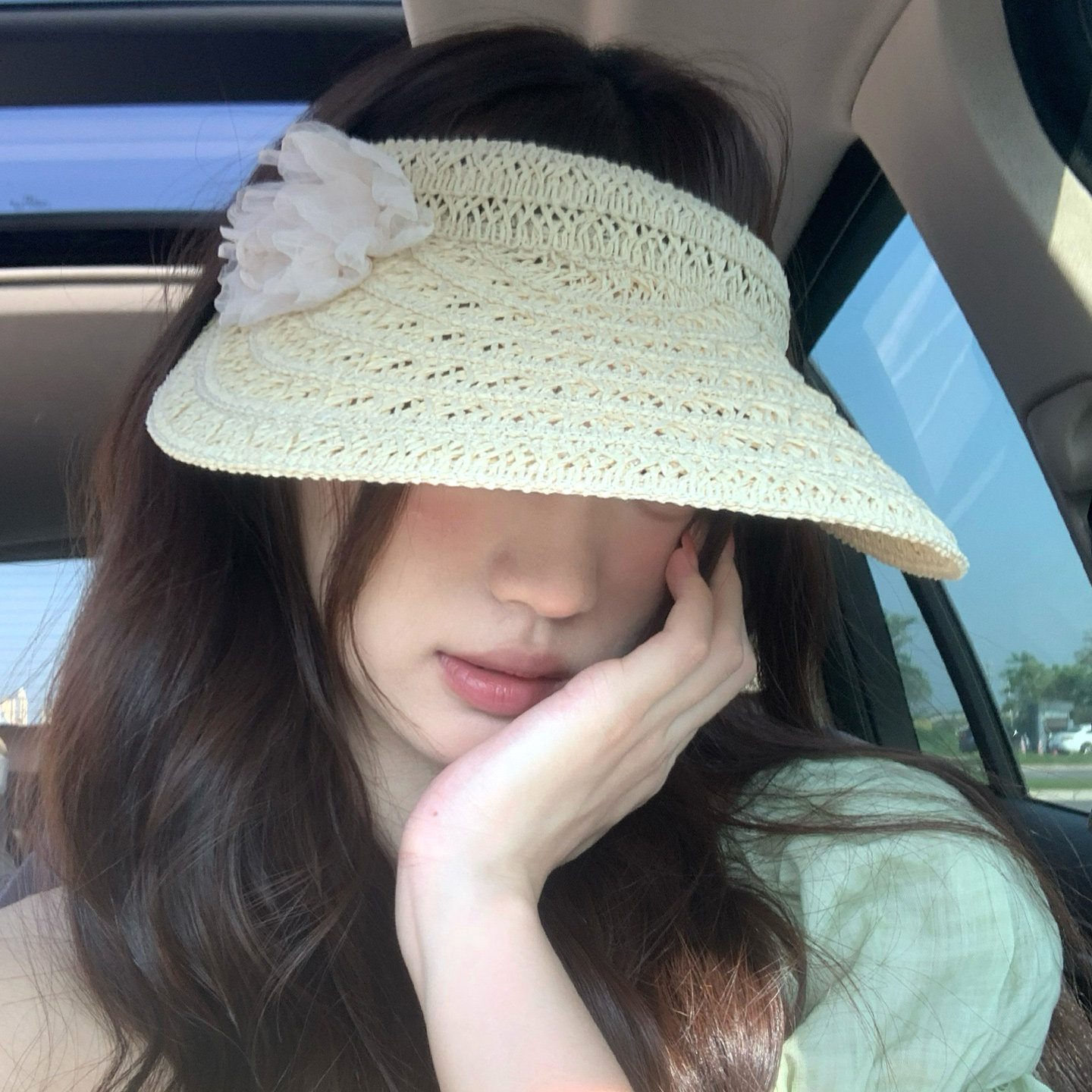 手工编织镂空花朵空顶草帽女图片