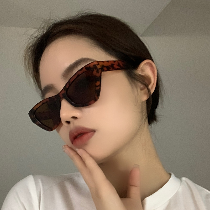 太阳镜女防紫外线小脸时尚黑框墨镜开车夏天眼镜显脸小高级感防晒