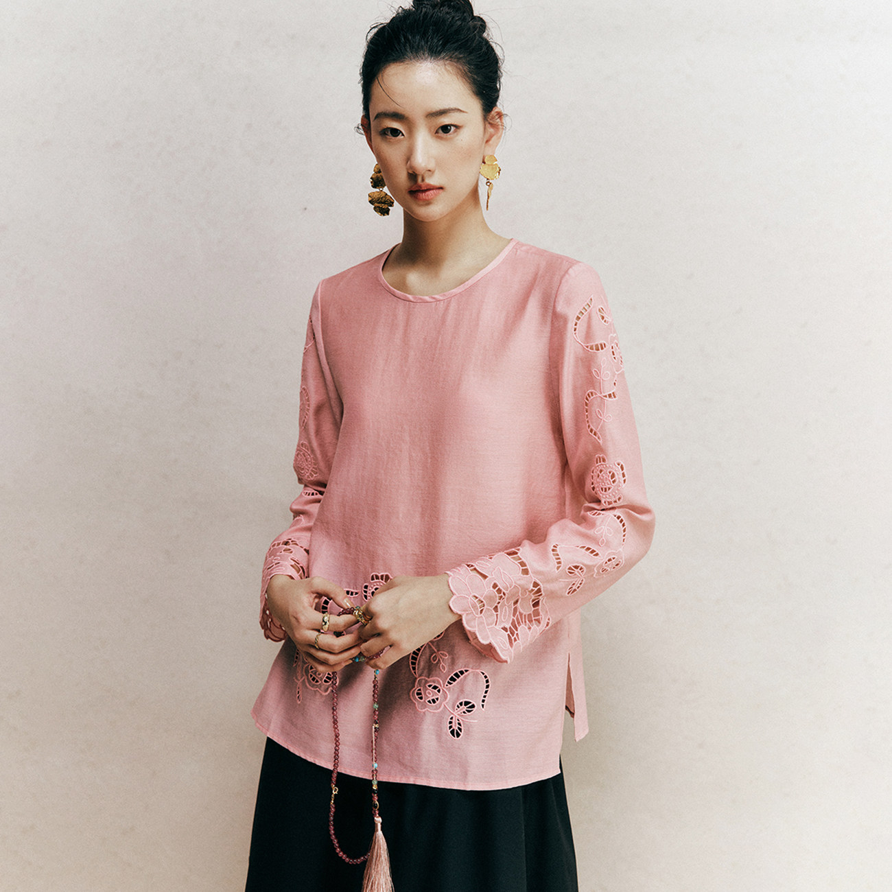 【马德拉刺绣】羊毛天丝 舒适亲肤透气圆领雕孔镂空绣花衬衫衬衣