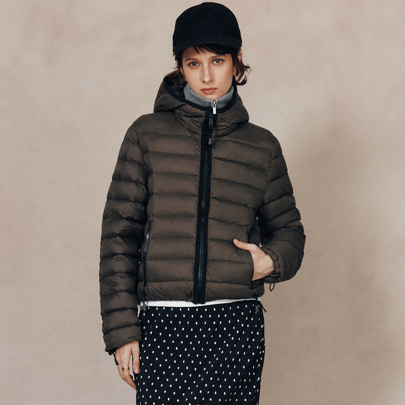 连帽绗缝轻便保暖排骨羽绒服外套