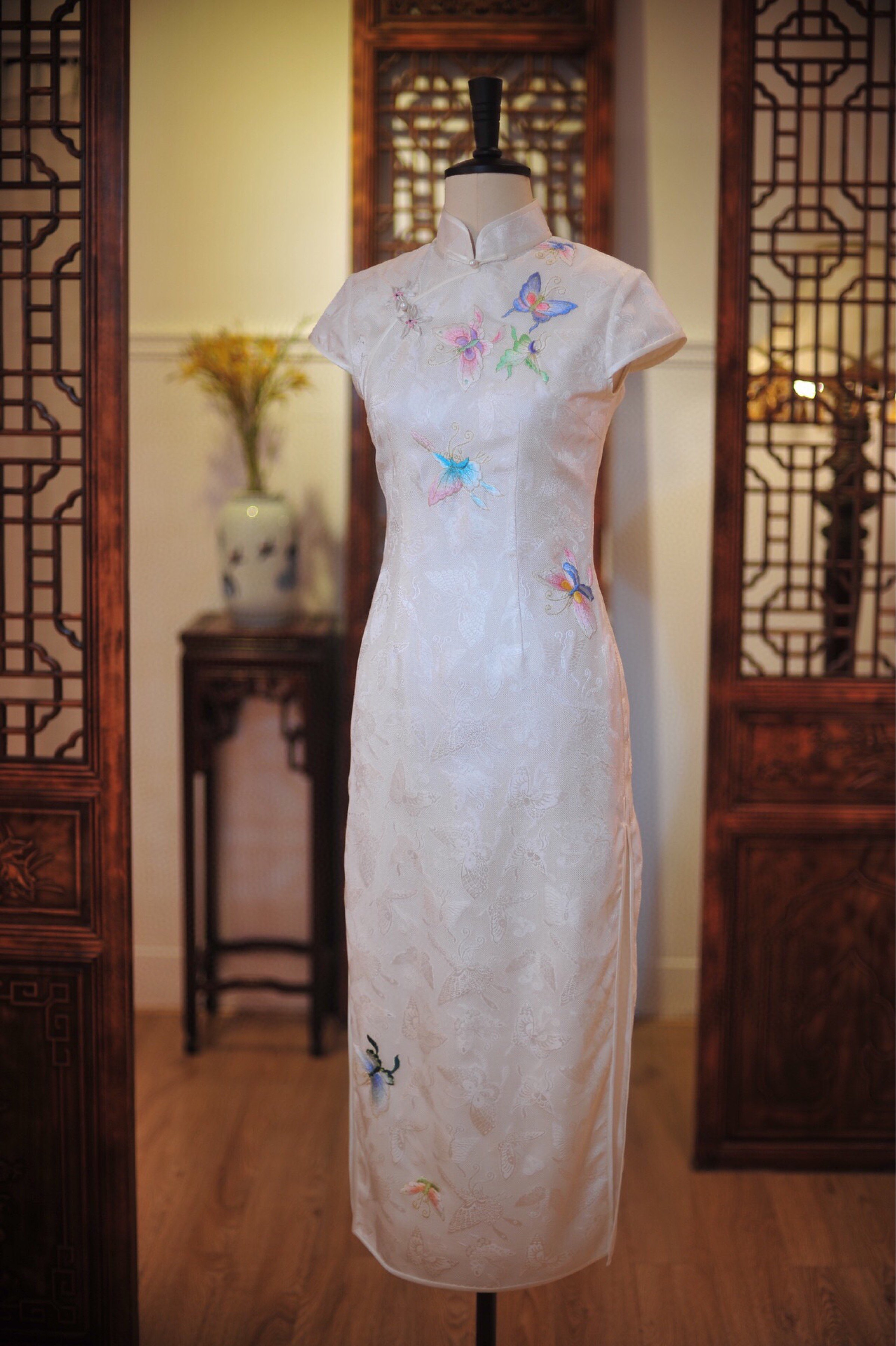 高端手工定制真丝桑蚕丝花罗白色蝴蝶绣花手推绣复古旗袍