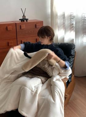 泰迪绒抱枕被子两用冬季加厚2025新款车载办公室午睡毯子二合一